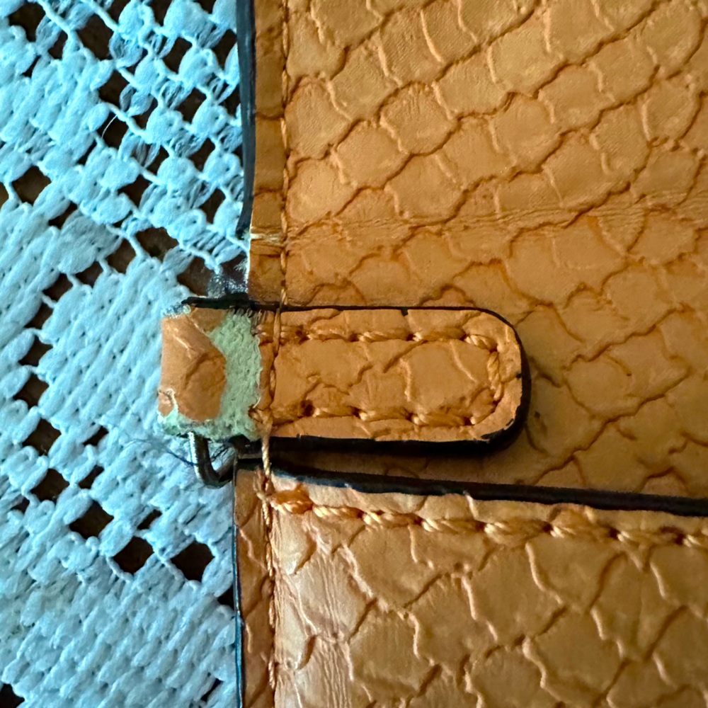 Guess clutch bag in very good condition. - Picture 6 of 6